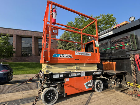 2021 JLG ES1330L