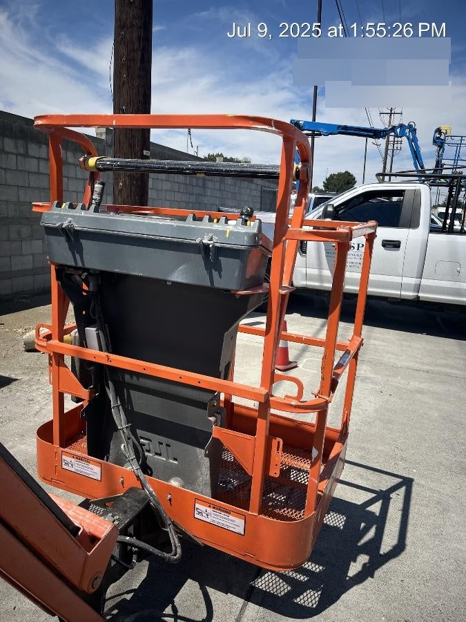 2019 JLG E300AJP