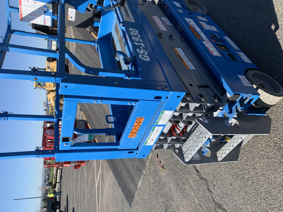 2020 Genie GS-1930 Solid Non Marking Tires, Beacon, Folding rails with half height swing gate, 800W Inverter