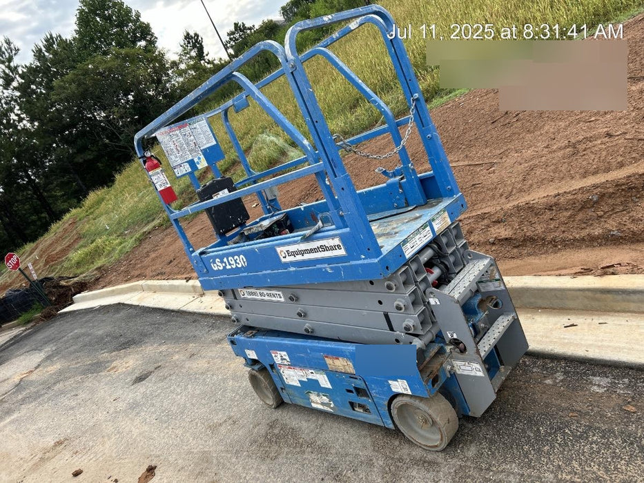 2019 Genie GS-1930 Fixed rails with chain Entry