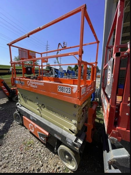 2023 JLG ES3246