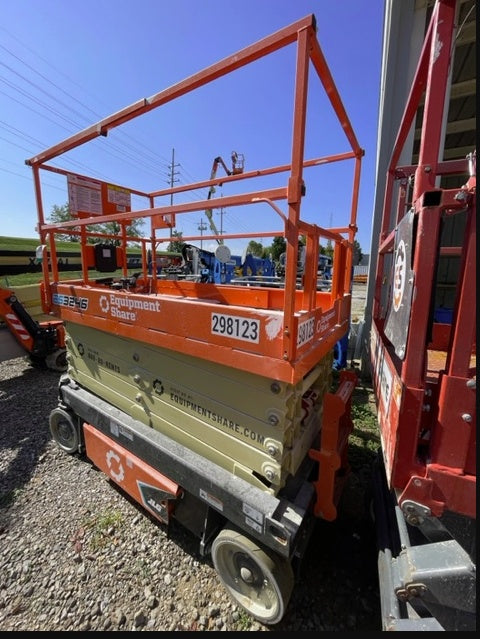 2023 JLG ES3246