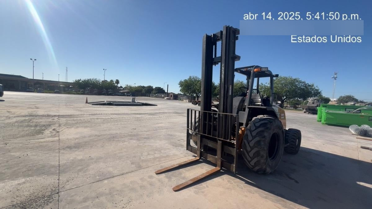 2019 CASE 588H