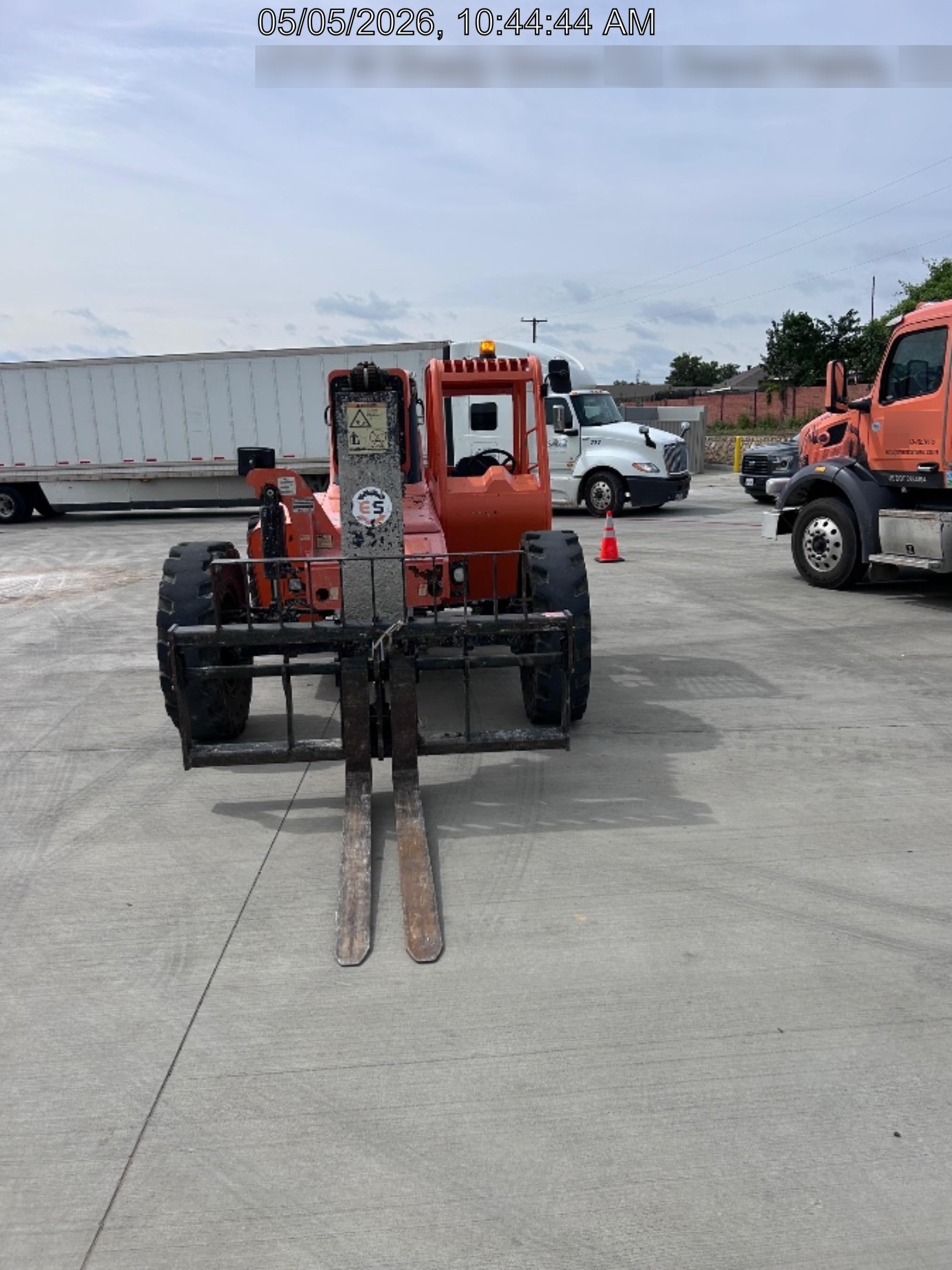 2018 Skytrak 8042 JLG Skytrak 8042, Solid Tires (shipping-Boss), Open ROPS, Beacon and Work Light Package