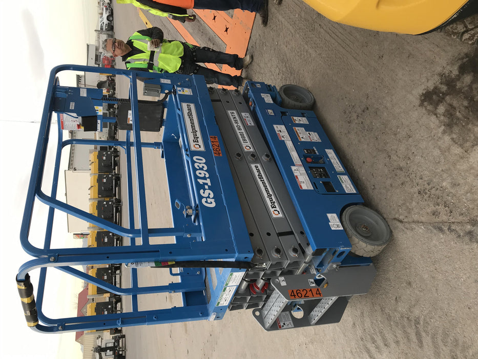 2019 Genie GS-1930 Fixed rails with chain Entry