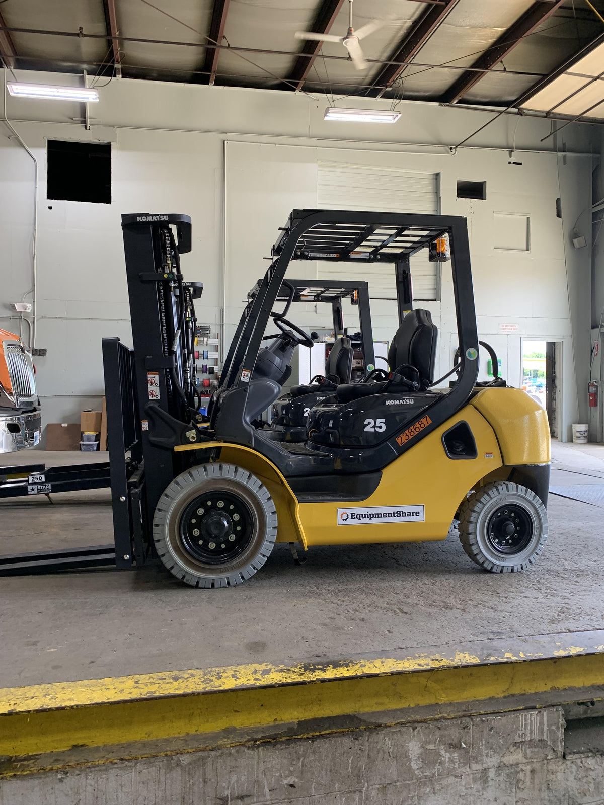 2022 KOMATSU FG25T-16