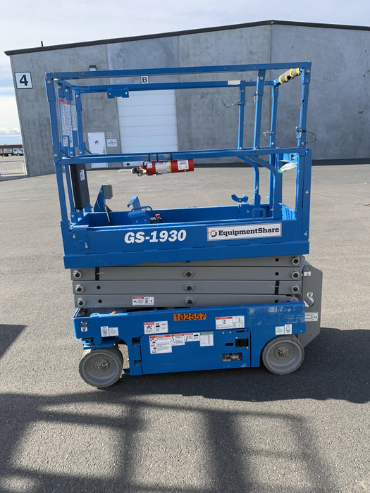 2020 Genie GS-1930 Solid Non Marking Tires, Beacon, Folding rails with half height swing gate, 800W Inverter