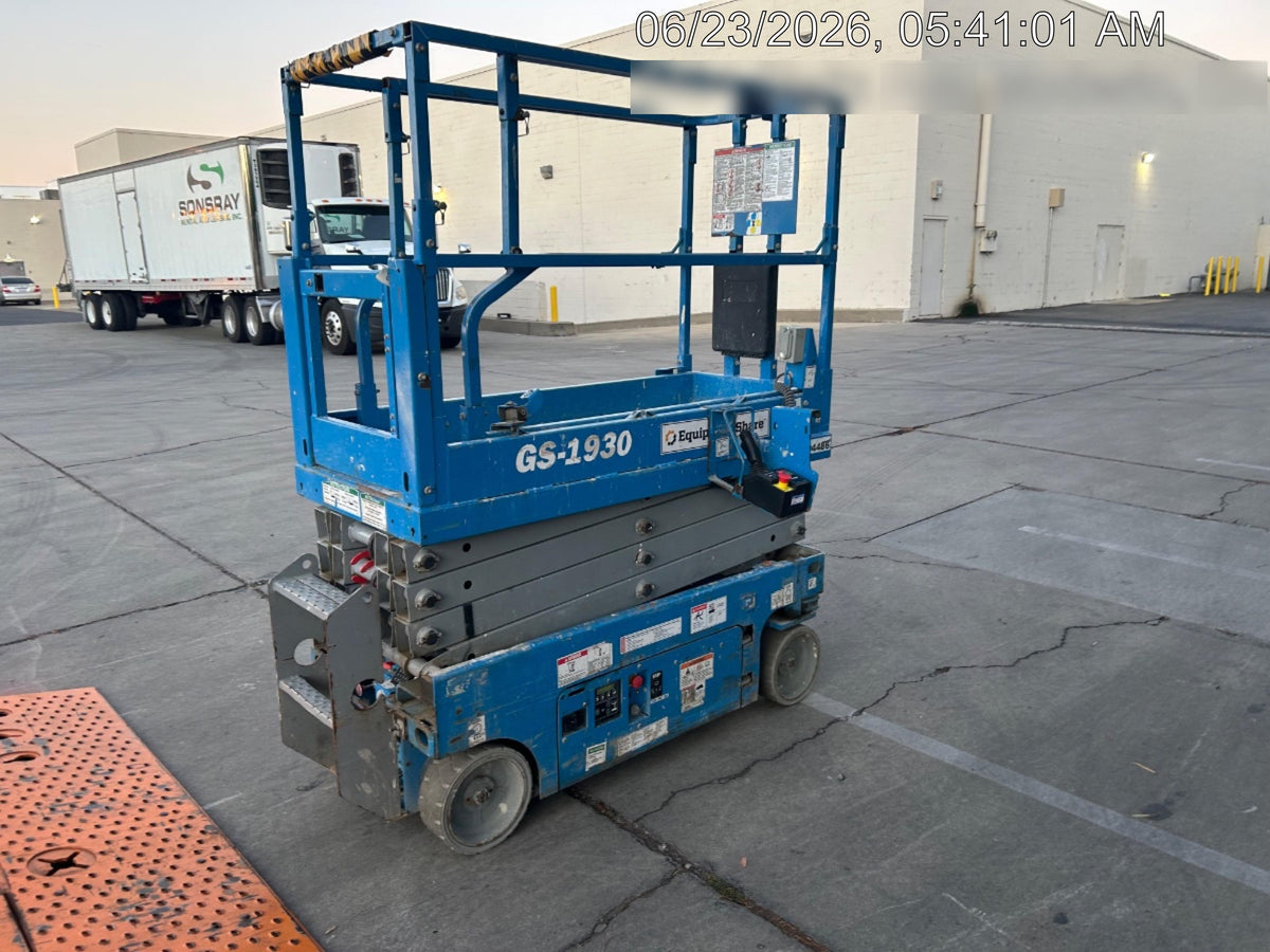 2020 Genie GS-1930 Solid Non Marking Tires, Beacon, Folding rails with half height swing gate, 800W Inverter