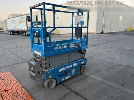 2020 Genie GS-1930 Solid Non Marking Tires, Beacon, Folding rails with half height swing gate, 800W Inverter