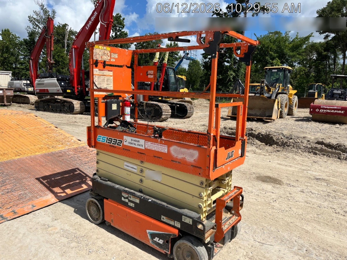 2021 JLG ES1932