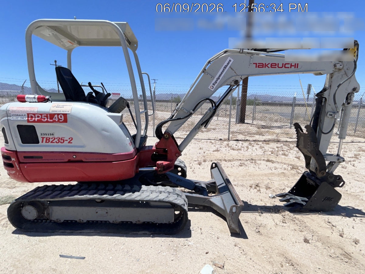 2022 TAKEUCHI TB235-2R