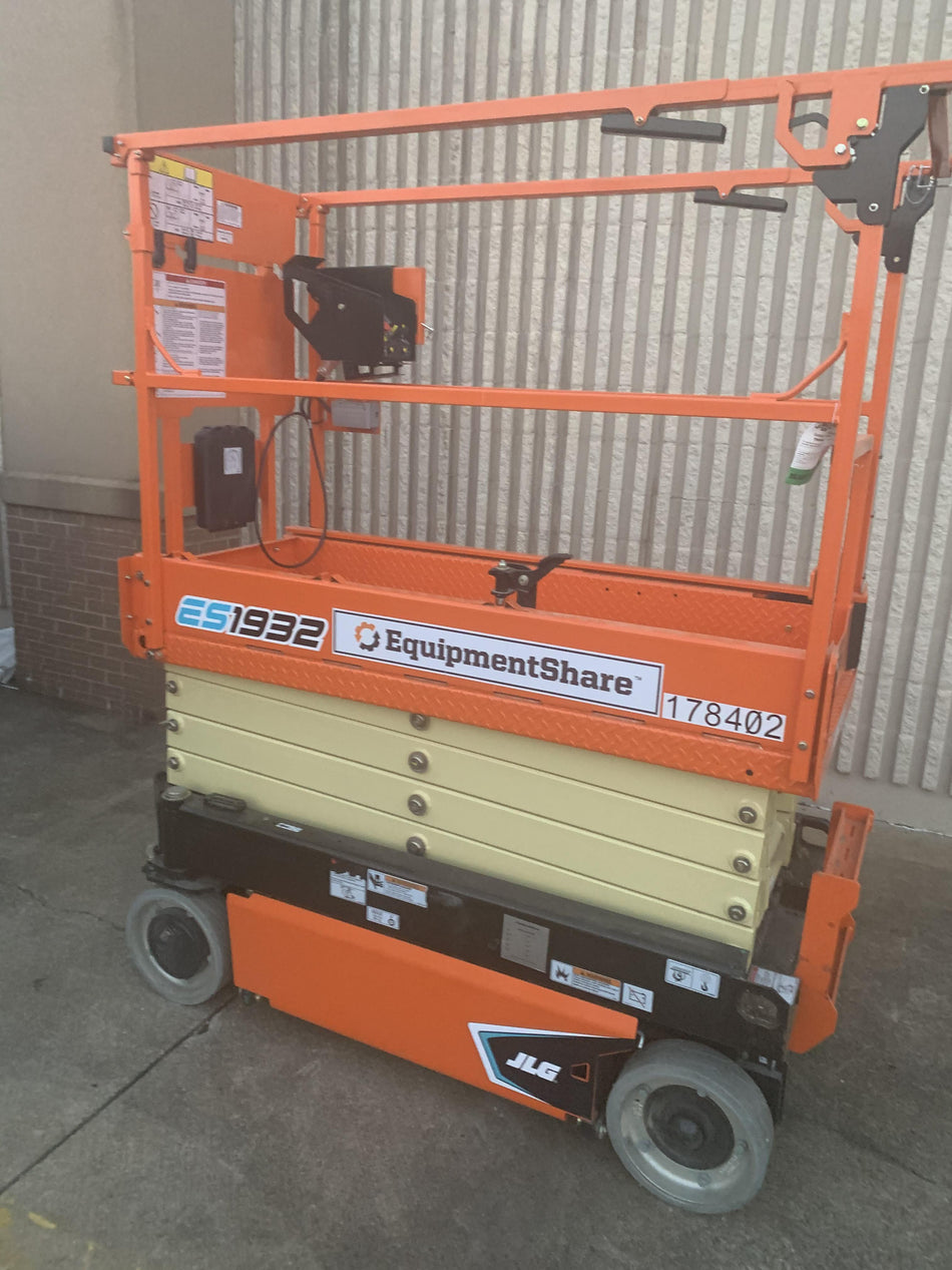 2021 JLG ES1932