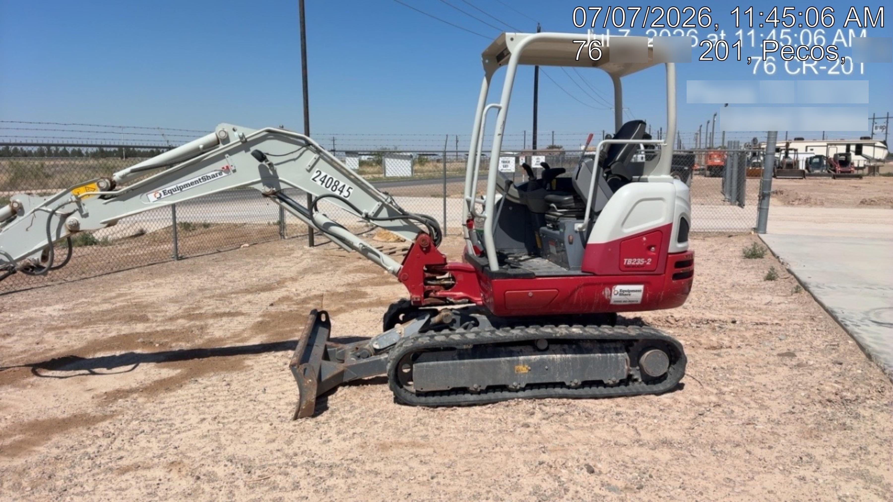2022 TAKEUCHI TB235-2R