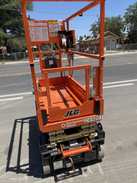 2022 JLG ES1330L