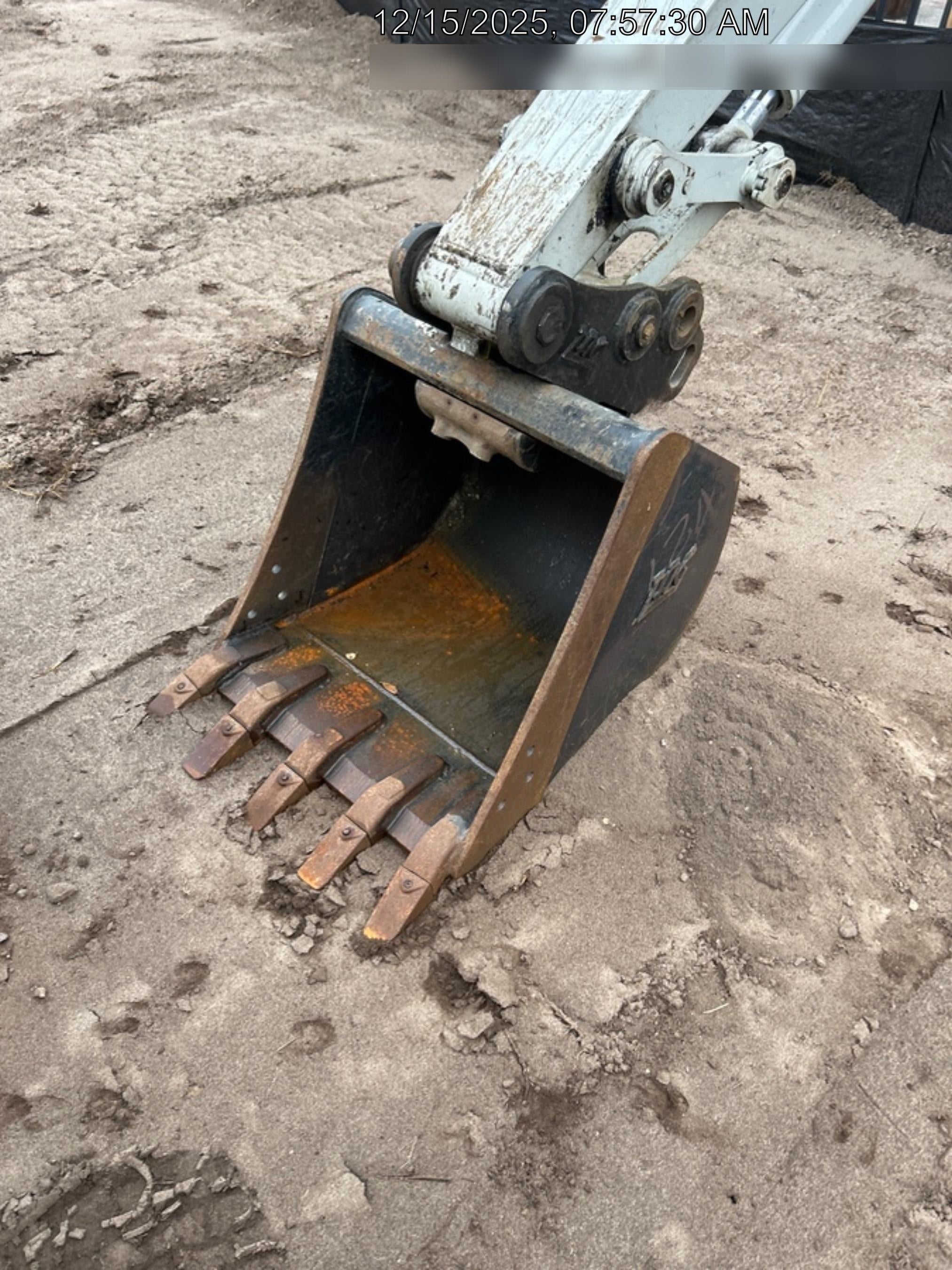 2025 TAKEUCHI 24" Bucket Takeuchi