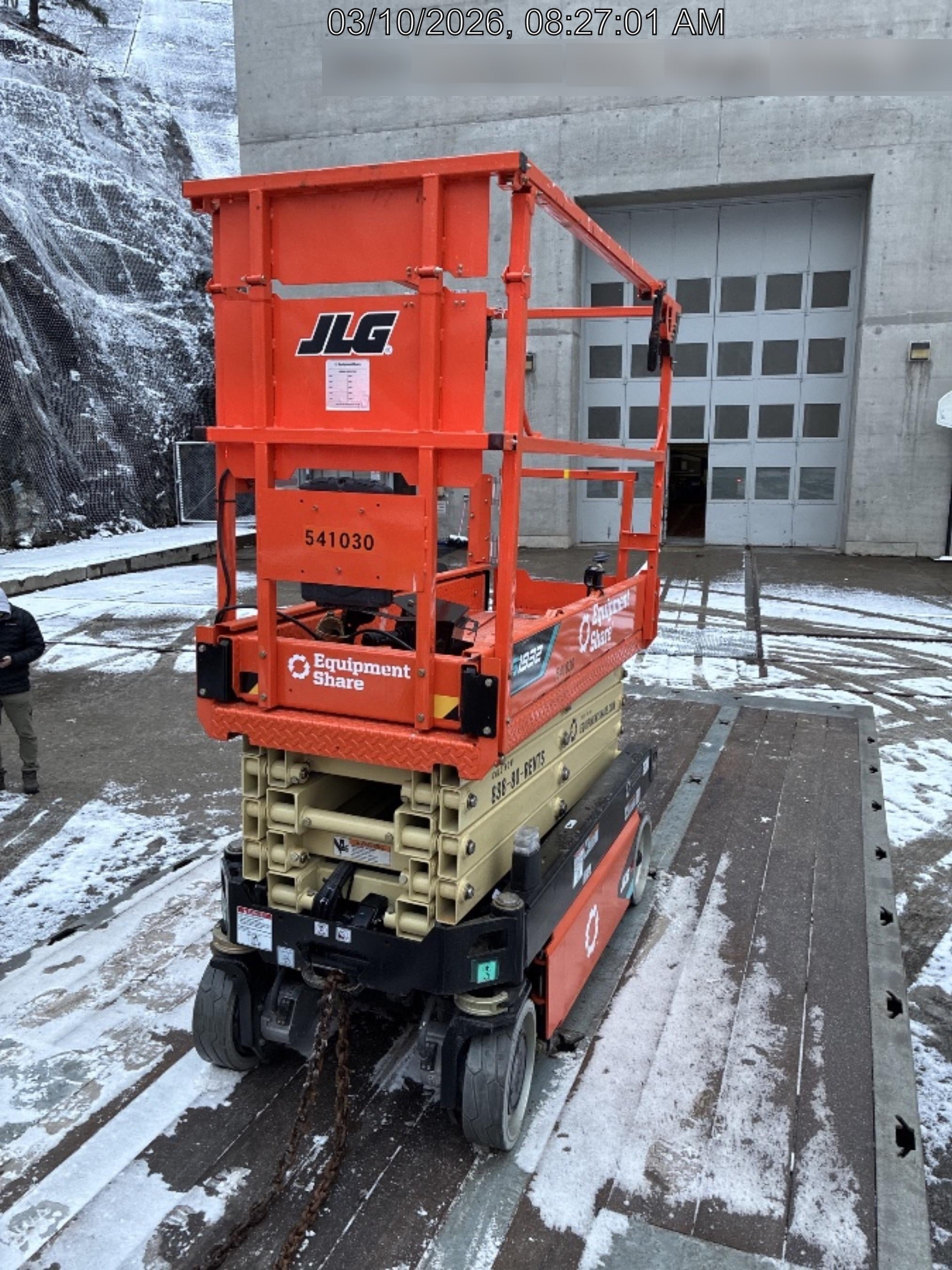 2025 JLG ES1932