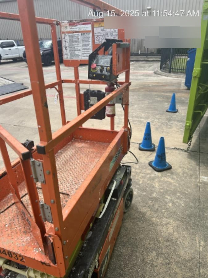 2021 JLG ES1330L