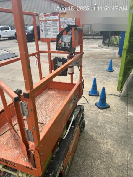 2021 JLG ES1330L