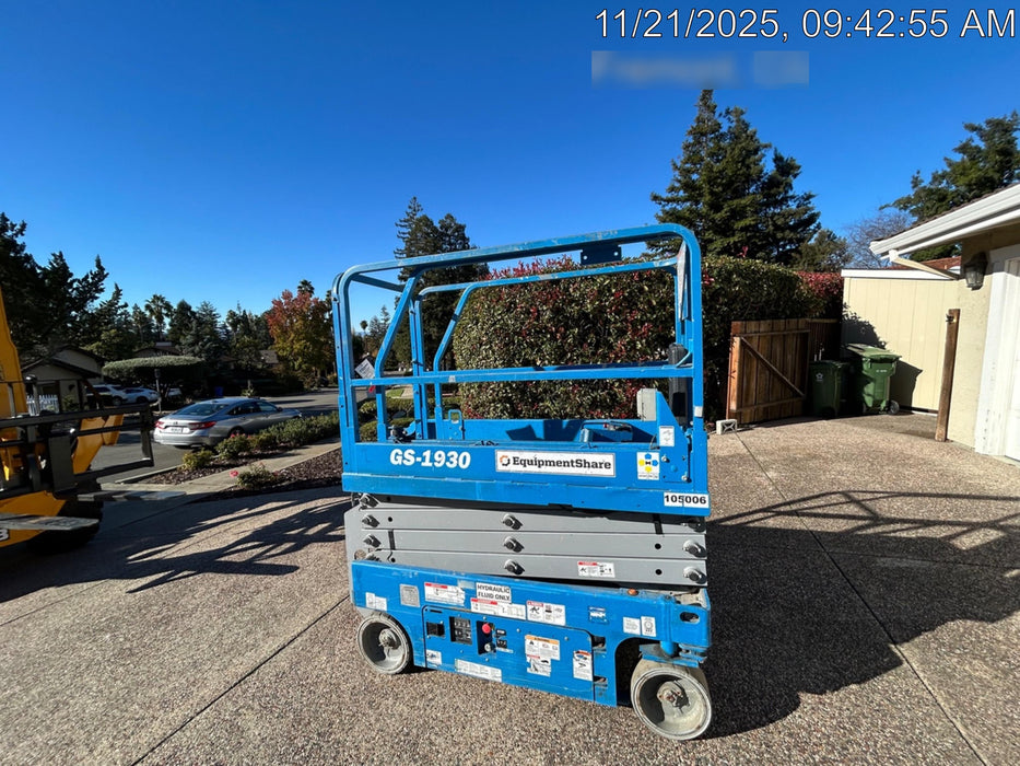 2020 Genie GS-1930 Fixed rails with chain entry gate - Pre A92.20, 800W Inverter