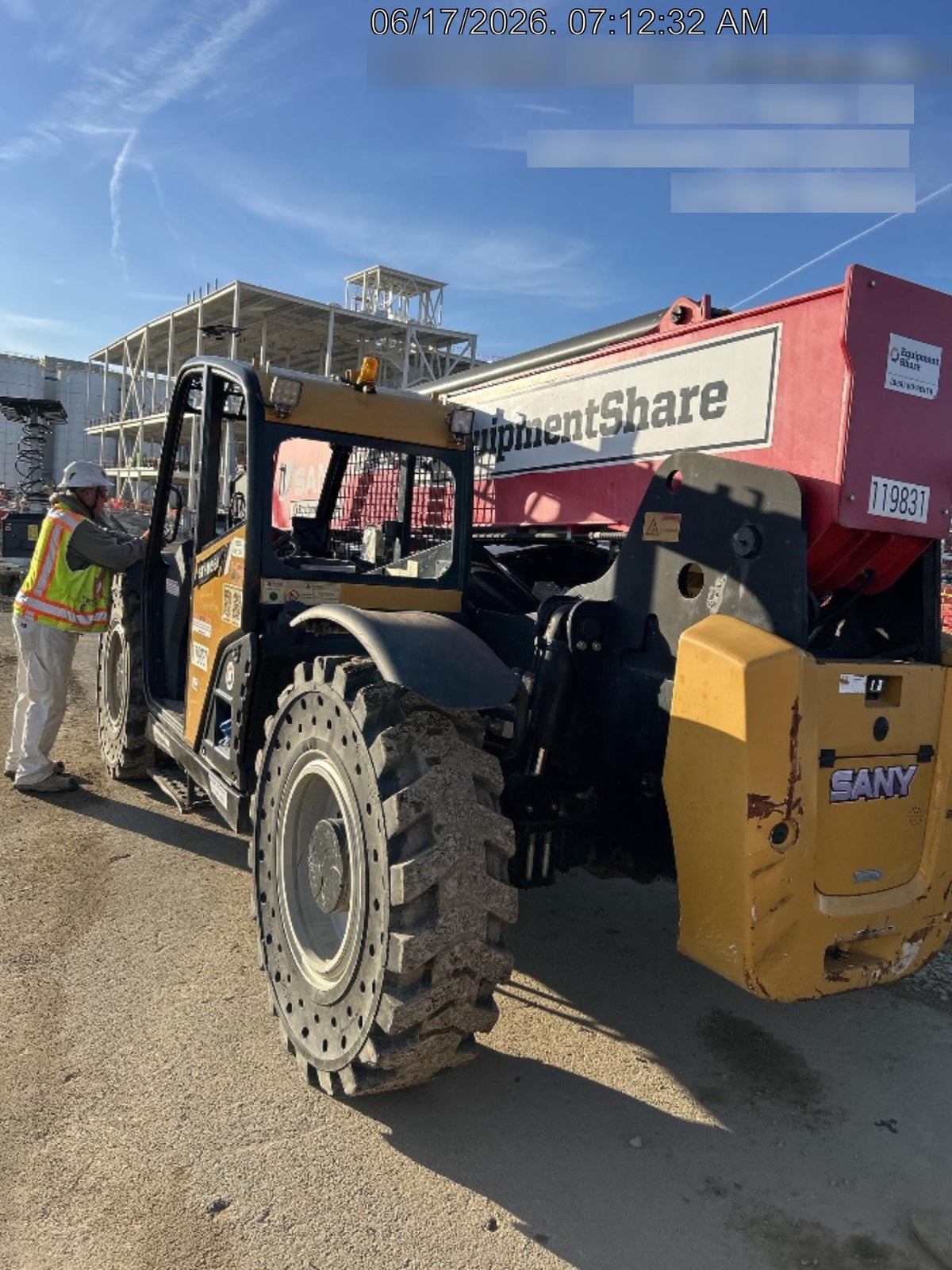 2021 SANY STH1056