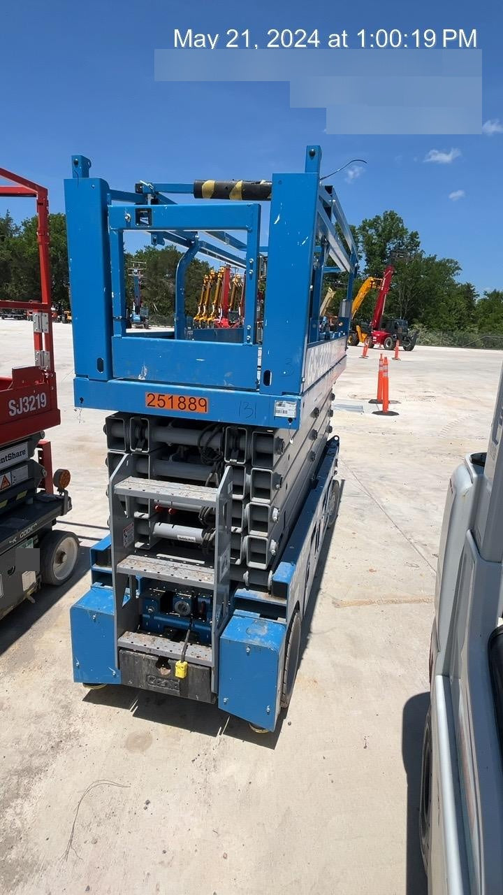 2022 GENIE GS-3232