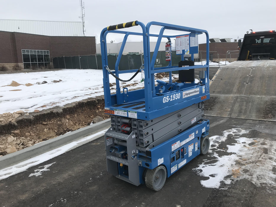 2019 Genie GS-1930 Fixed rails with chain Entry