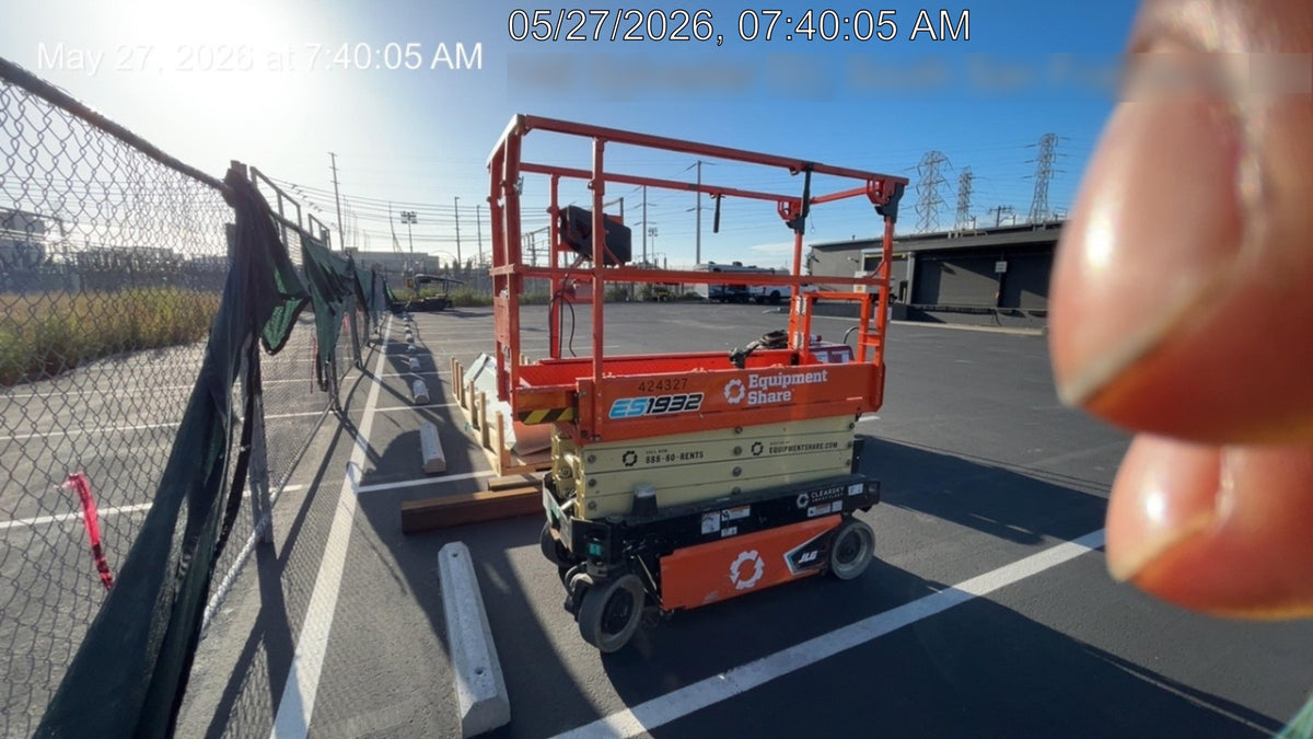 2024 JLG ES1932