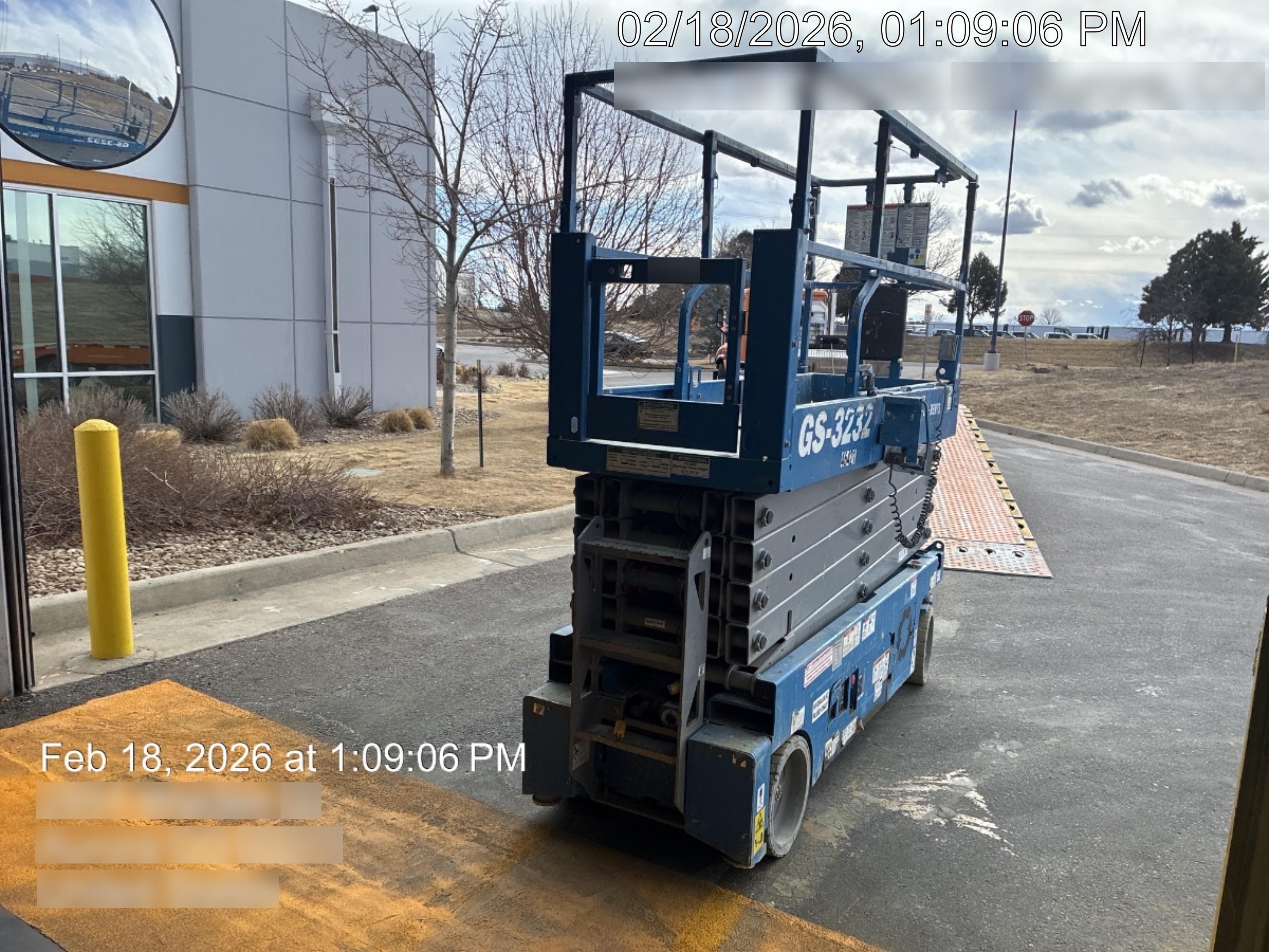 2019 Genie GS-3232 Folding rails with half height swing gate, 800 Amp Inverter