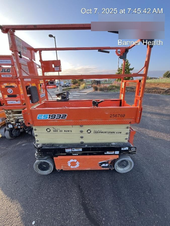 2022 JLG ES1932
