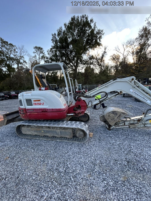 2021 TAKEUCHI TB250-2
