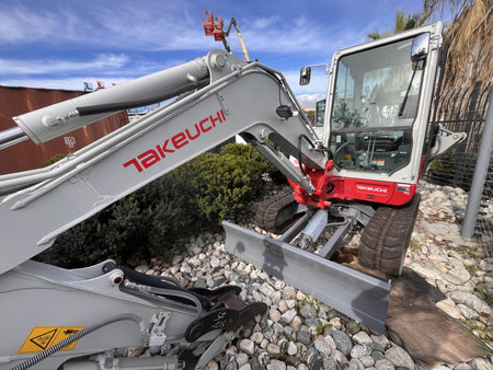 2022 TAKEUCHI TB240R