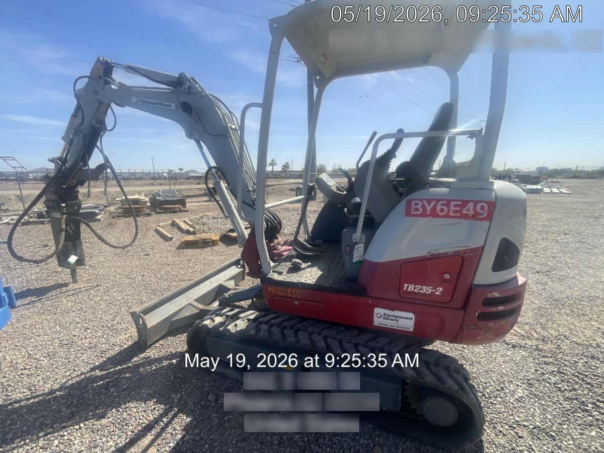 2022 TAKEUCHI TB235-2R