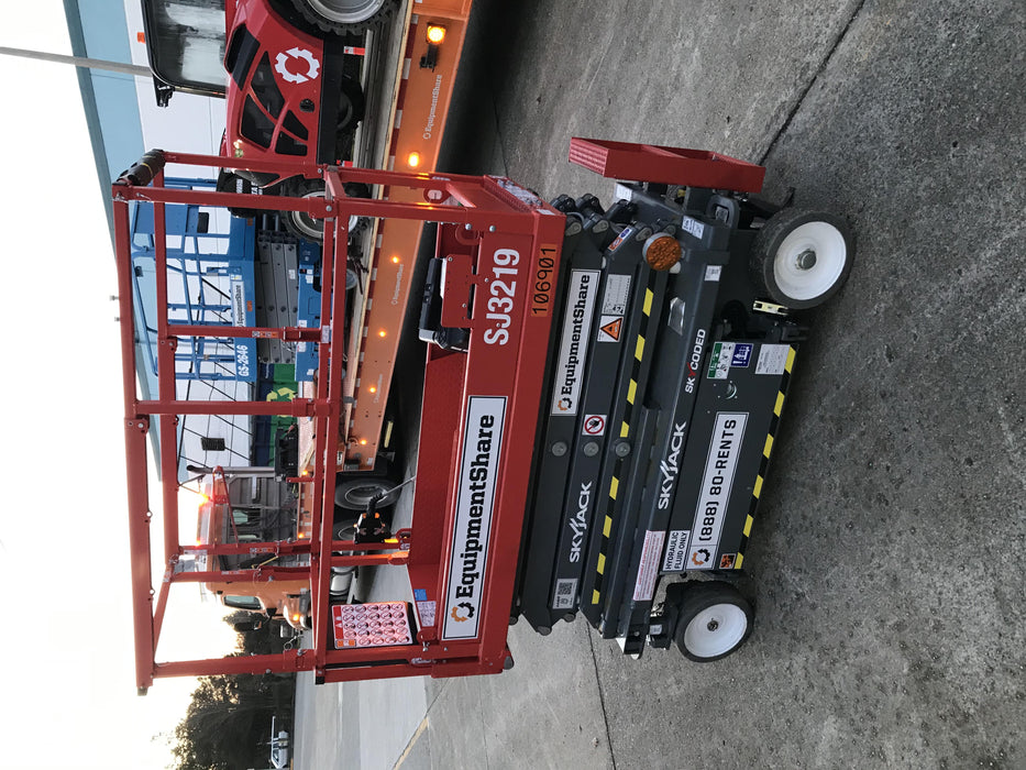 2020 Skyjack SJIII-3219 Solid NM Tires, Half height spring hinged entry gate, Dual Beacons, 800W Inverter