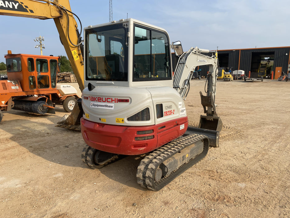 2021 TAKEUCHI TB235-2R