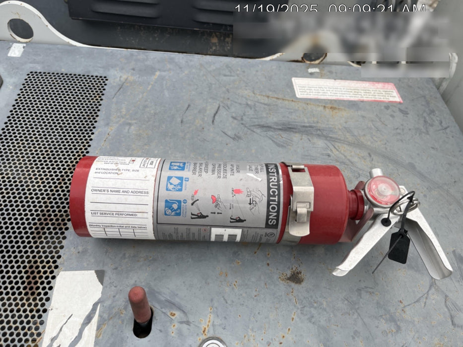 2019 Takeuchi TL8 Cab/Heat/AC, Back-up Alarm, Hydraulic QC 76" HD Bucket with smooth bolt-on edge