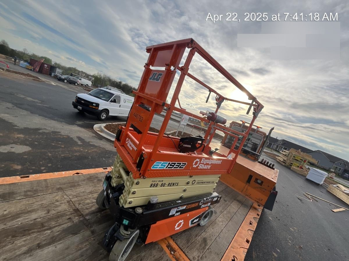 2024 JLG ES1932