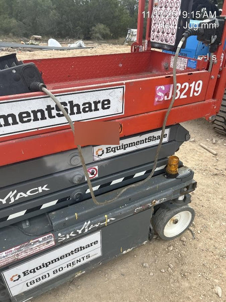 2020 Skyjack SJIII-3219 Solid NM Tires, Half height spring hinged entry gate, Dual Beacons, 800W Inverter