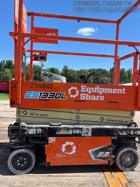 2022 JLG ES1330L