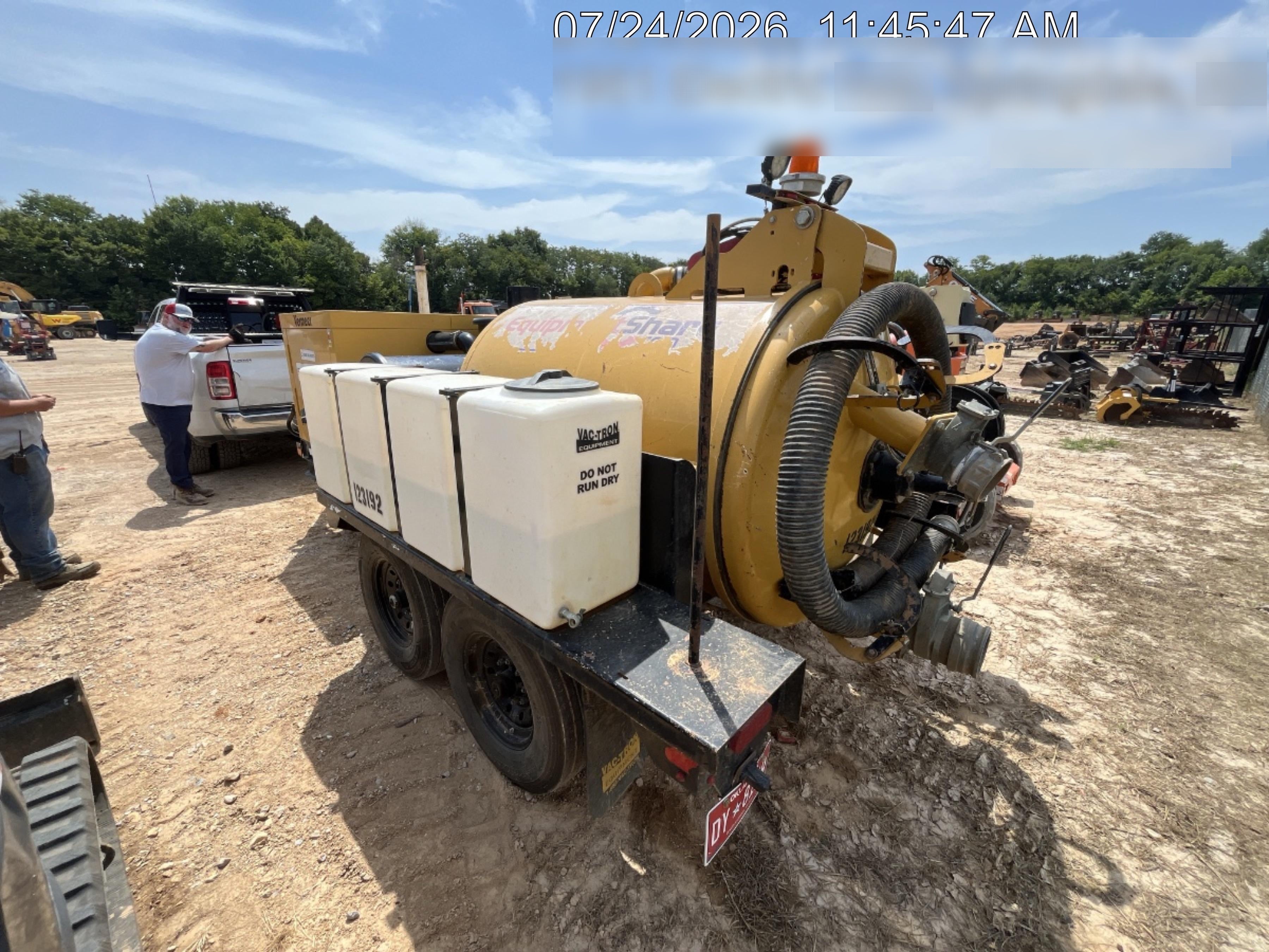 2021 Vac-Tron LP573XDT 500 Gallon Debris Tank w/ Hydraulic Tilt, two (2) 100 Gallon Water Tanks, Low Profile Torsion Axles (12,000 GVWR)