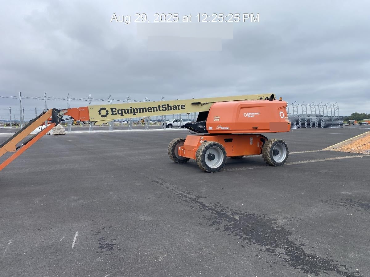 2022 JLG 660SJ