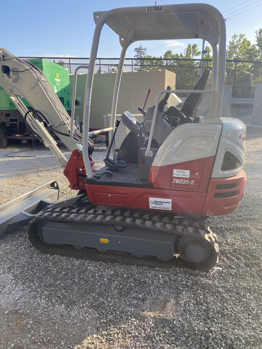 2022 TAKEUCHI TB235-2R