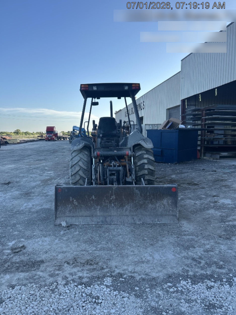 2022 CASE 570N EP