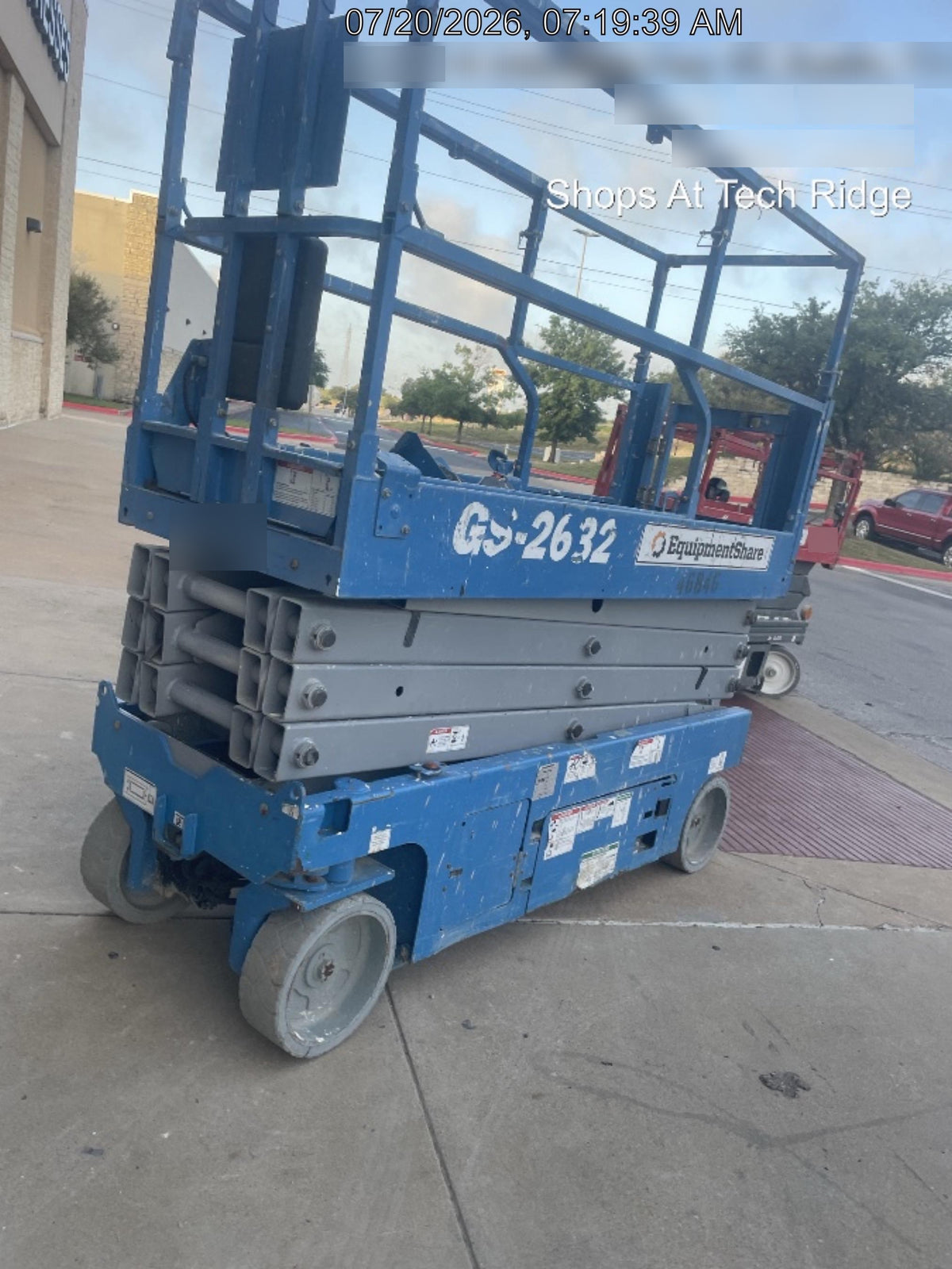 2019 Genie GS-2632 Folding rails with half height swing gate