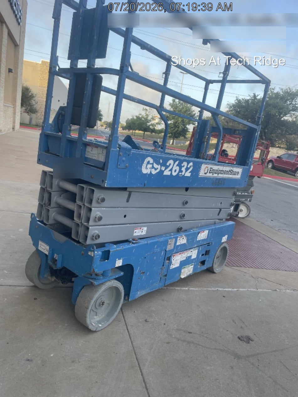 2019 Genie GS-2632 Folding rails with half height swing gate