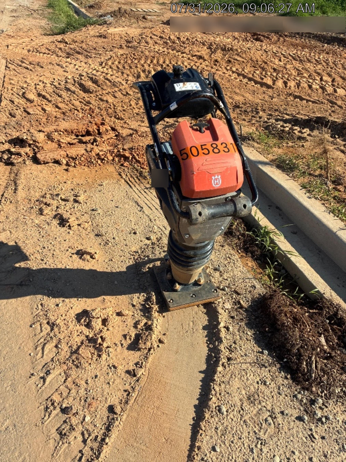 2025 HUSQVARNA LT6005