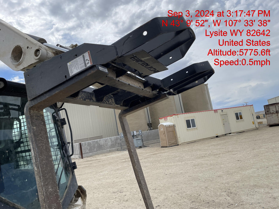 2022 TAKEUCHI 48" Pallet Forks - Takeuchi