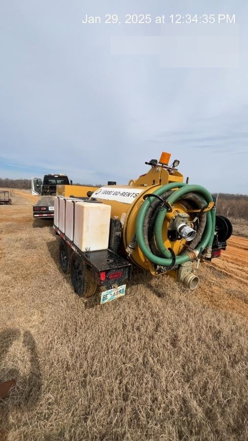 2022 VAC-TRON LP573XDT