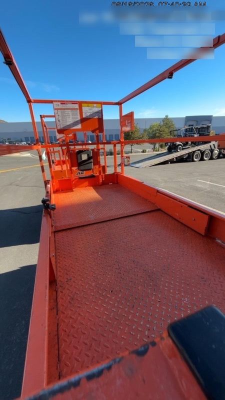 2022 JLG ES3246