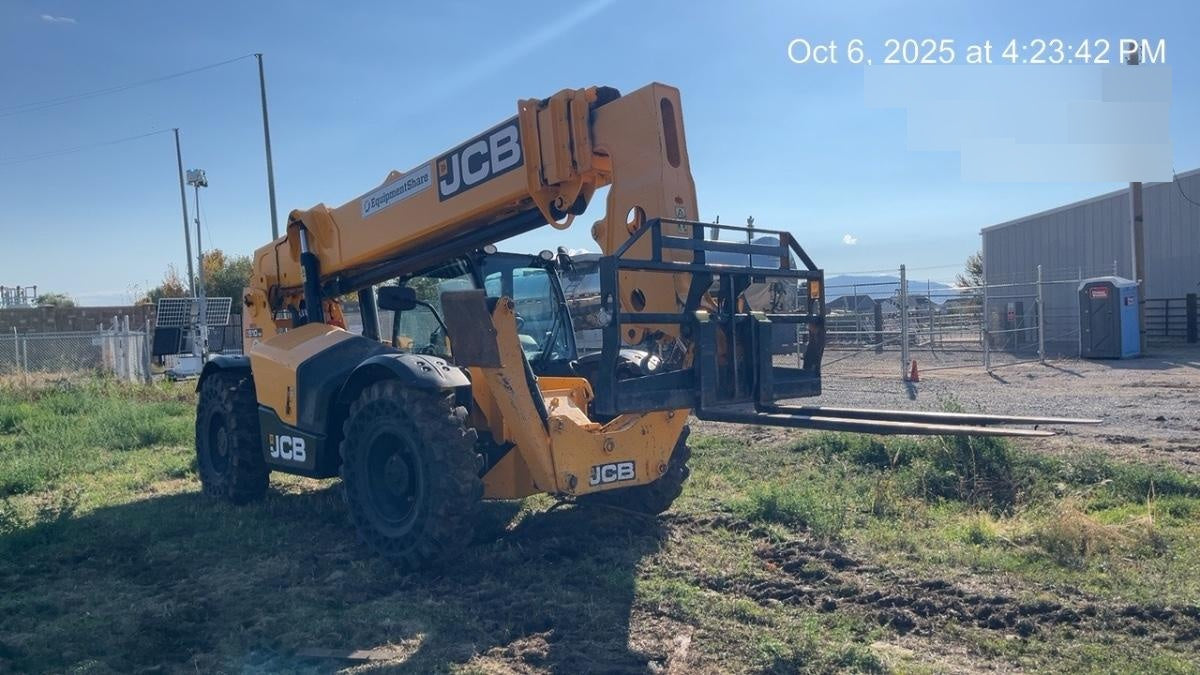 2020 JCB 510-56 Cab/Heat/Air, 74 HP, Solid Tires, STD Worklight, Beacon, Aux Hydraulics, Lifting Eye, Back up Alarm w/66" Carriage/60" Forks