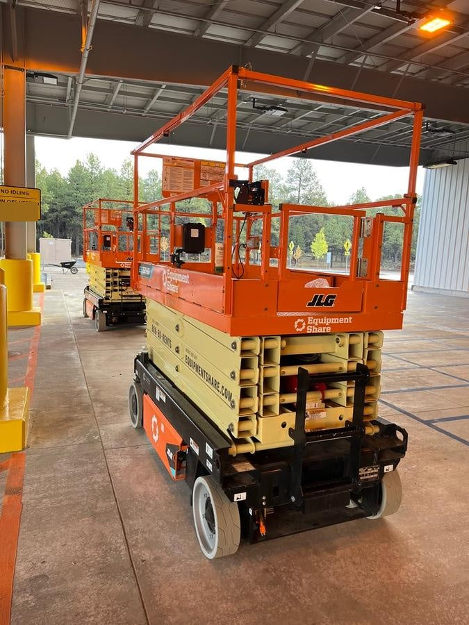 2025 JLG ES3246